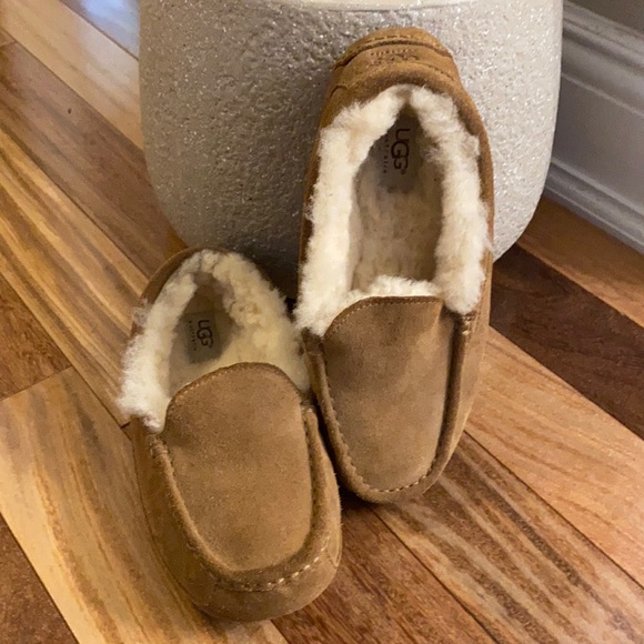 UGG Other - UGG slippers Boys Size 5 - Excellent condition.